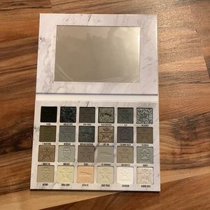 NEVER USED jeffree star cremated eyeshadow palette